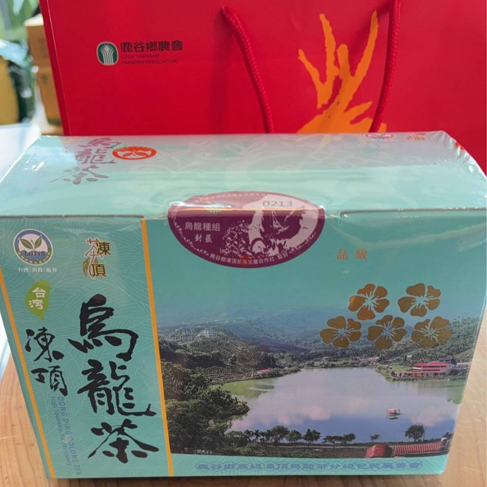 Five Plum Award — Dong Ding Oolong Competition Tea gift box