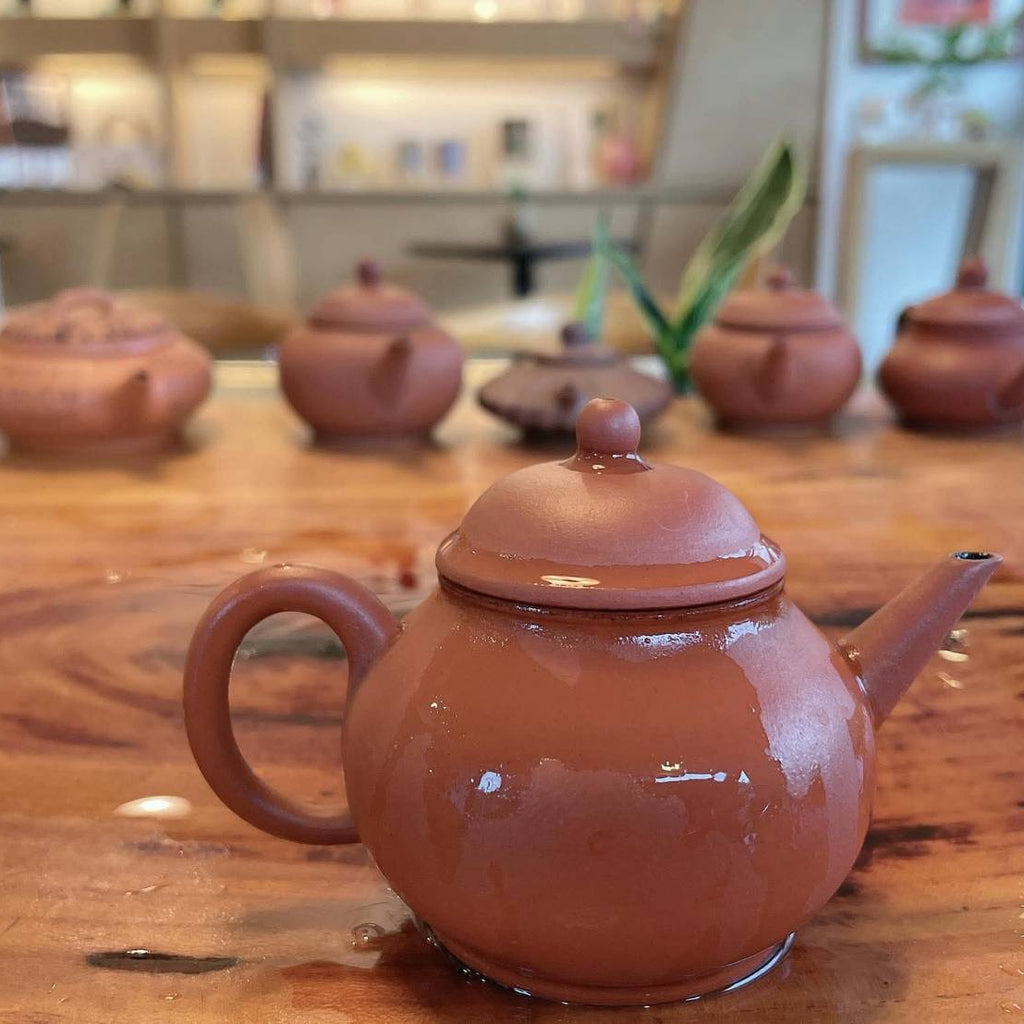 Dong Ding Oolong brewed liquor — amber gold