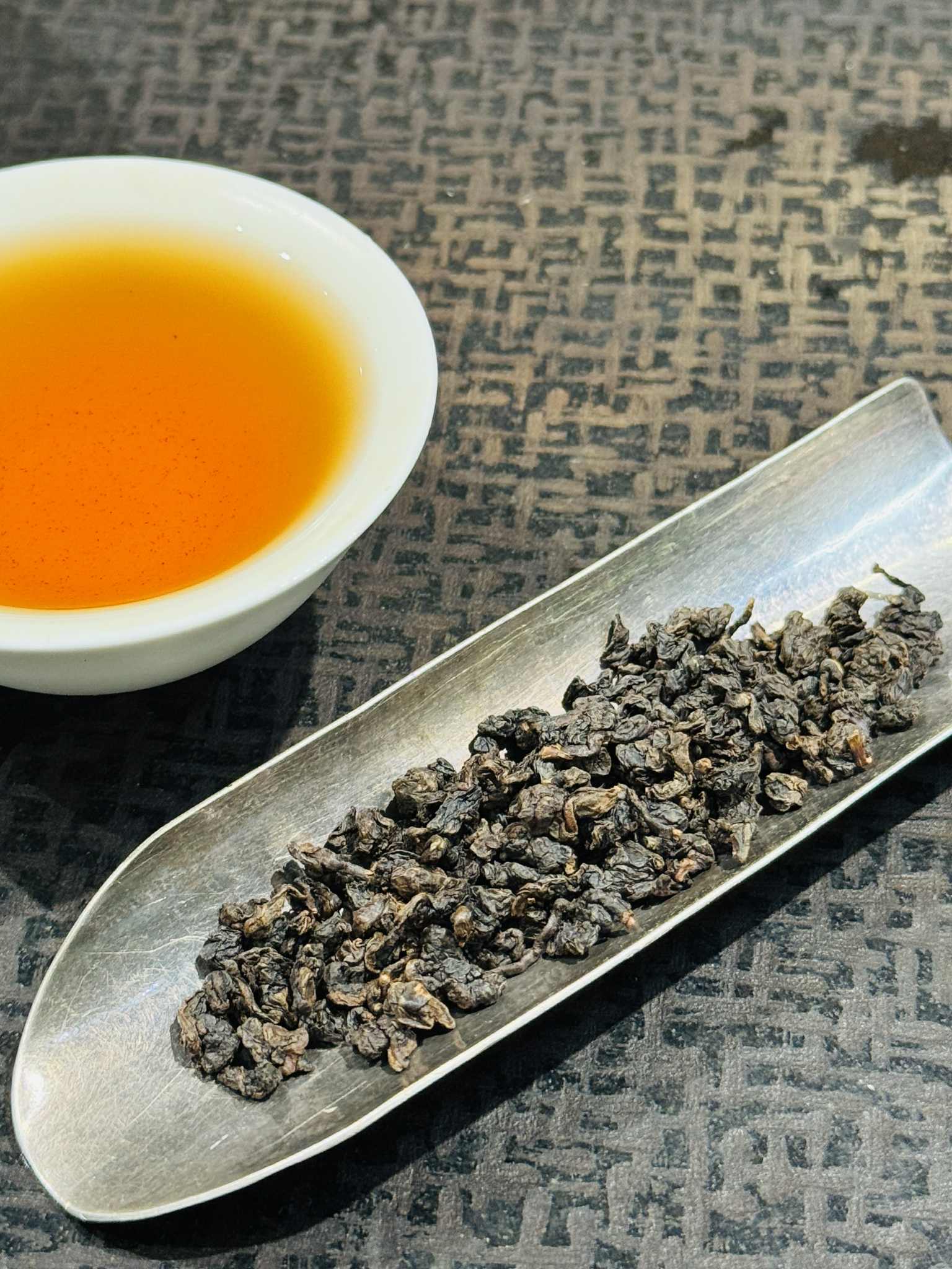 碳焙紅烏龍茶葉 炭焙香濃郁